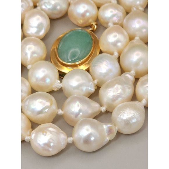 Hong Kong Jewelry - Natural Baroque Pearl necklace‎ 18" 8.8mm Pearls Yellow Gold Jade Clasp HK